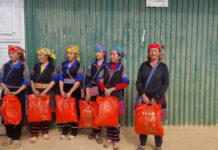 Tặng quà trẻ mồ côi tại trại tâm thần đạo Công Giáo – Khi yêu thương tìm về nơi thiếu thốn nhất